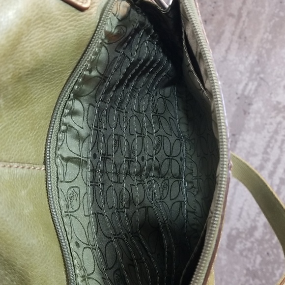 Fossil green leather cross body purse appears never used - key decoration - Picture 12 of 17